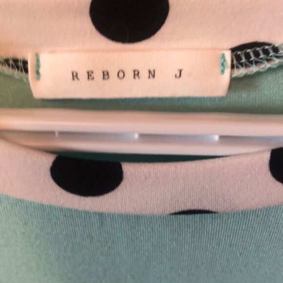 🟢mint green tee with white trim and black polka dot - Picture 2 of 4